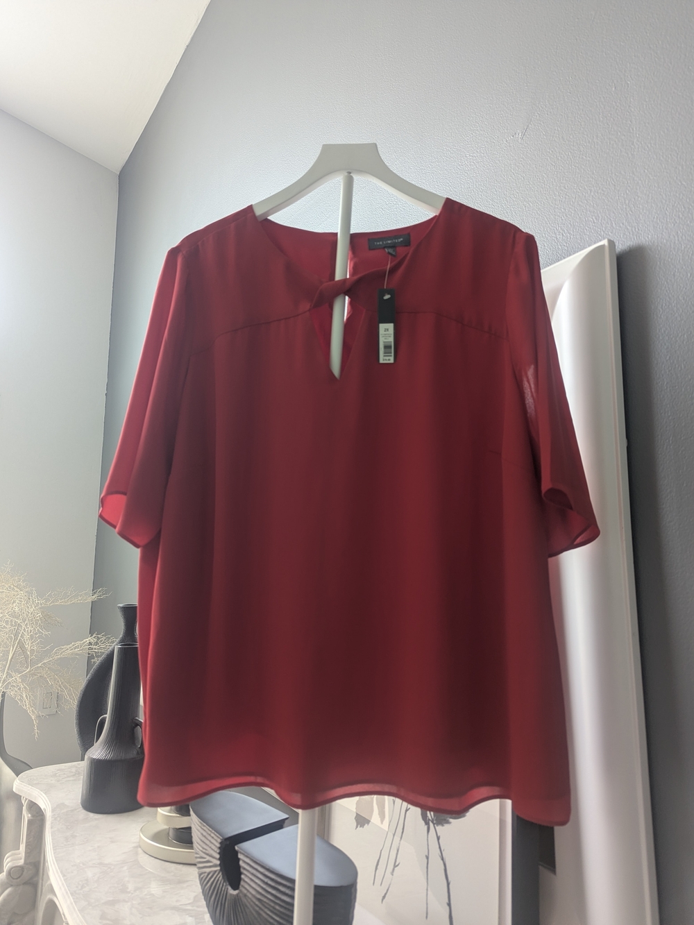 The Limited Red Short Sleeve Blouse with Keyhole Neck – 2XL NWT